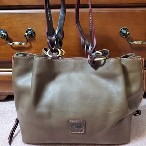 Dooney and Bourke large zip Barlow